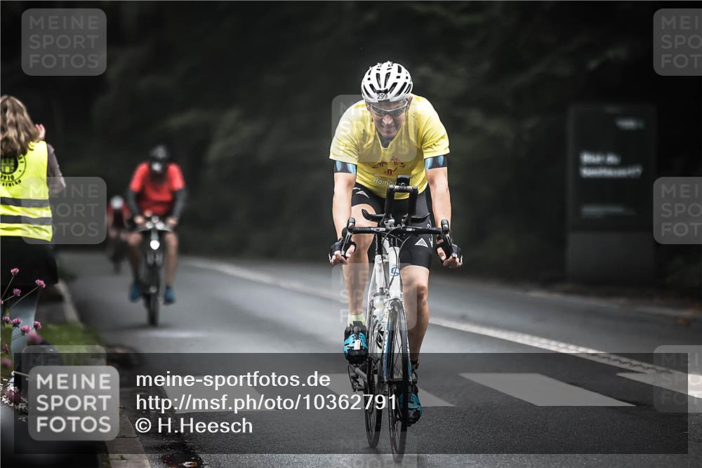 13.09.2026 - Stadtparktriathlon H.Heesch http://msf.ph/oto/10362791 13.09.2026 10:06:24 Radfahren 276, 299 meine-sportfotos.de