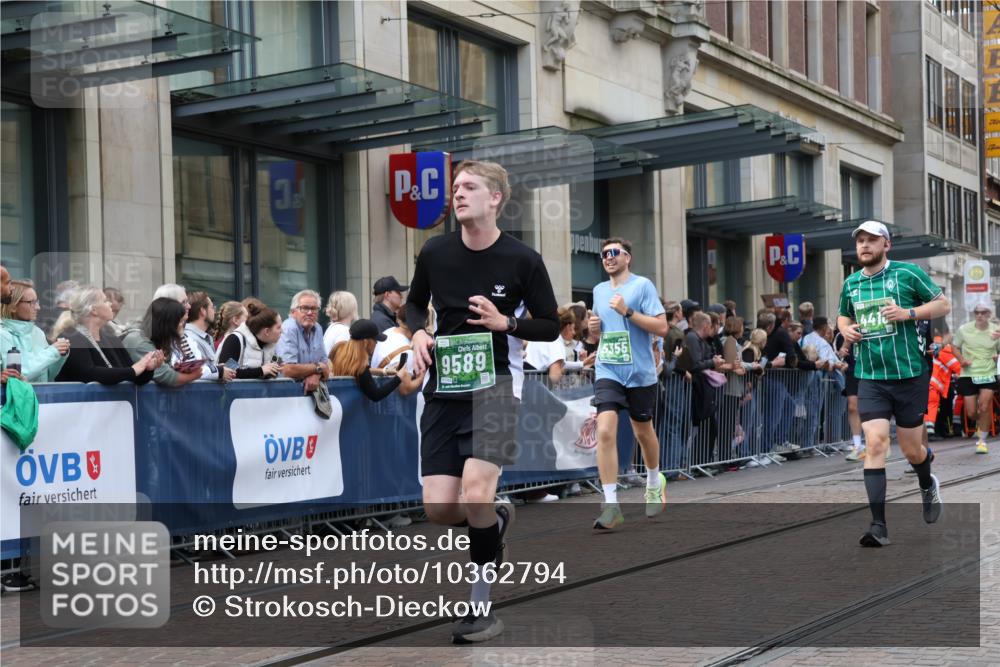 13.09.2026 - 21. swb-Marathon Bremen Strokosch-Dieckow http://msf.ph/oto/10362794 13.09.2026 13:36:40 Ziel 551, 813, 843, 950, 1285, 1641, 1849, 1854, 1936, 1991, 2241, 2275, 2531, 2930, 3122, 3541, 3635, 3732, 3787, 3874, 3894, 3909, 3998, 4261, 4335, 4410, 4448, 4932, 4947, 5236, 5355, 5447, 5823, 6046, 6050, 6056, 6269, 6408, 6431, 6629, 6961, 6966, 7006, 7046, 7398, 7445, 7640, 7937, 8034, 8458, 8498, 8685, 8839, 9140, 9310, 9317, 9331, 9415, 9589, 9658, 9807, 9840, 164, 372, 900, 1738, 1880, 1936, 2467, 2673, 2692, 2700, 2731, 2819, 2823, 3067, 3585, 3815, 4006, 4050 meine-sportfotos.de