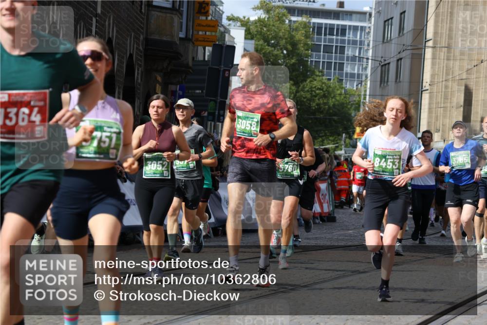 13.09.2026 - 21. swb-Marathon Bremen Strokosch-Dieckow http://msf.ph/oto/10362806 13.09.2026 13:34:34 Ziel 682, 911, 1364, 2355, 2464, 3068, 3162, 3214, 3632, 3636, 3984, 4112, 5147, 5265, 5489, 5768, 6090, 6350, 6405, 7113, 7696, 7897, 7988, 8870, 9094, 9100, 9402, 9453, 9905, 10058, 13118, 1210, 1395, 1967, 2525, 2561, 2831, 3052, 3058, 3353, 3380, 3388, 3765, 3842, 4537, 5378, 5694, 5760, 6128, 6168, 6244, 7443, 7833, 8182, 8453, 8493, 8552, 8683, 9038, 9788, 9820 meine-sportfotos.de