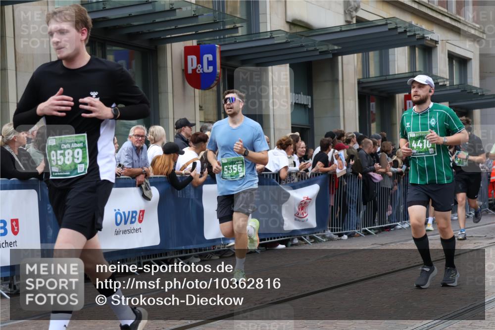 13.09.2026 - 21. swb-Marathon Bremen Strokosch-Dieckow http://msf.ph/oto/10362816 13.09.2026 13:36:40 Ziel 551, 813, 843, 950, 1285, 1641, 1849, 1854, 1936, 1991, 2241, 2275, 2531, 2930, 3122, 3541, 3635, 3732, 3787, 3874, 3894, 3909, 3998, 4261, 4335, 4410, 4448, 4932, 4947, 5236, 5355, 5447, 5823, 6046, 6050, 6056, 6269, 6408, 6431, 6629, 6961, 6966, 7006, 7046, 7398, 7445, 7640, 7937, 8034, 8458, 8498, 8685, 8839, 9140, 9310, 9317, 9331, 9415, 9589, 9658, 9807, 9840, 164, 372, 900, 1738, 1880, 1936, 2467, 2673, 2692, 2700, 2731, 2819, 2823, 3067, 3585, 3815, 4006, 4050 meine-sportfotos.de