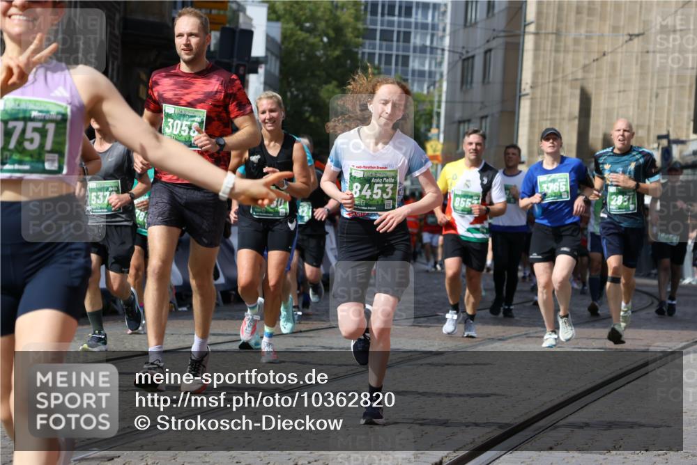 13.09.2026 - 21. swb-Marathon Bremen Strokosch-Dieckow http://msf.ph/oto/10362820 13.09.2026 13:34:35 Ziel 682, 911, 1364, 2355, 2464, 3068, 3162, 3214, 3632, 3636, 3984, 4112, 5147, 5265, 5489, 5768, 5852, 6090, 6350, 6405, 7113, 7696, 7746, 7897, 7988, 8870, 9094, 9100, 9402, 9453, 9802, 9905, 10058, 13118, 1210, 1395, 1967, 2525, 2561, 2831, 3052, 3058, 3353, 3380, 3388, 3765, 3842, 5378, 5415, 5694, 5760, 6128, 6168, 6244, 7443, 7833, 8182, 8453, 8493, 8552, 8683, 9038, 9788, 9820, 13180 meine-sportfotos.de