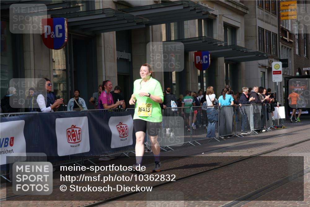 13.09.2026 - 21. swb-Marathon Bremen Strokosch-Dieckow http://msf.ph/oto/10362832 13.09.2026 11:23:46 Ziel 10292, 10413, 10970, 11266, 11663, 12340, 12440 meine-sportfotos.de