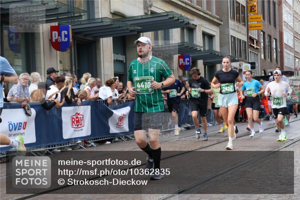 13.09.2026 - 21. swb-Marathon Bremen Strokosch-Dieckow http://msf.ph/oto/10362835 13.09.2026 13:36:41 Ziel 551, 813, 843, 950, 1285, 1641, 1849, 1854, 1991, 2241, 2275, 2531, 2930, 3122, 3541, 3635, 3732, 3787, 3874, 3894, 3909, 3998, 4261, 4335, 4410, 4448, 4932, 4947, 5236, 5355, 5447, 5547, 5577, 5823, 6046, 6056, 6269, 6408, 6431, 6629, 6961, 6966, 7006, 7046, 7398, 7445, 7640, 7937, 8034, 8443, 8458, 8498, 8685, 8839, 9140, 9310, 9317, 9331, 9415, 9589, 9807, 9840, 13077, 164, 372, 900, 1738, 1880, 1936, 2467, 2673, 2692, 2700, 2731, 2819, 2823, 3067, 3585, 3815, 4006, 4050 meine-sportfotos.de