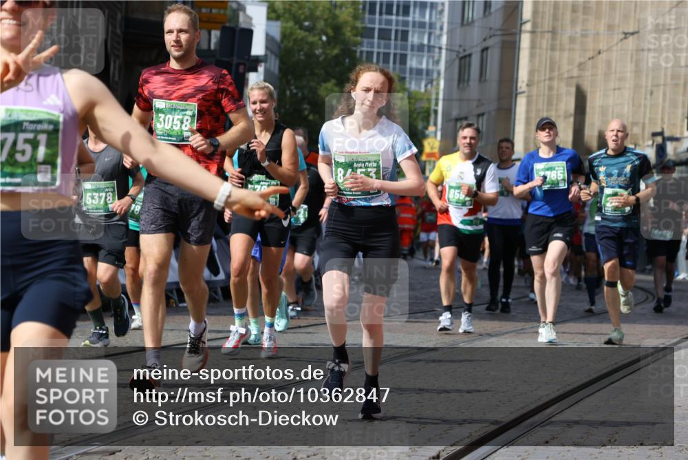 13.09.2026 - 21. swb-Marathon Bremen Strokosch-Dieckow http://msf.ph/oto/10362847 13.09.2026 13:34:35 Ziel 682, 911, 1364, 2355, 2464, 3068, 3162, 3214, 3632, 3636, 3984, 4112, 5147, 5265, 5489, 5768, 5852, 6090, 6350, 6405, 7113, 7696, 7746, 7897, 7988, 8870, 9094, 9100, 9402, 9453, 9802, 9905, 10058, 13118, 1210, 1395, 1967, 2525, 2561, 2831, 3052, 3058, 3353, 3380, 3388, 3765, 3842, 5378, 5415, 5694, 5760, 6128, 6168, 6244, 7443, 7833, 8182, 8453, 8493, 8552, 8683, 9038, 9788, 9820, 13180 meine-sportfotos.de