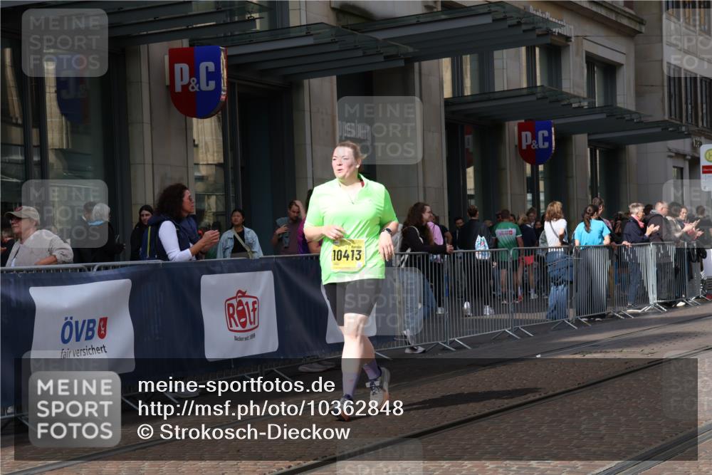 13.09.2026 - 21. swb-Marathon Bremen Strokosch-Dieckow http://msf.ph/oto/10362848 13.09.2026 11:23:46 Ziel 10292, 10413, 10970, 11266, 11663, 12340, 12440 meine-sportfotos.de