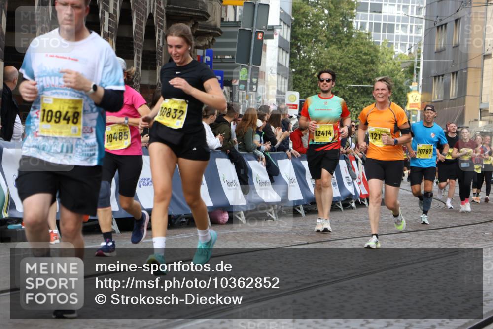 13.09.2026 - 21. swb-Marathon Bremen Strokosch-Dieckow http://msf.ph/oto/10362852 13.09.2026 10:58:57 Ziel 10878, 10879, 11030, 11189, 11228, 11384, 11488, 11743, 11955, 12180, 12237, 12320, 12499, 12505, 10383, 10415, 10427, 10477, 10668, 10843, 11034, 11602, 11913, 12015, 12118, 12127, 12131, 12200, 12271, 12297 meine-sportfotos.de