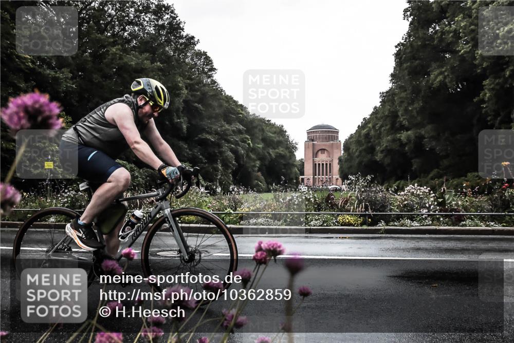 13.09.2026 - Stadtparktriathlon H.Heesch http://msf.ph/oto/10362859 13.09.2026 12:26:08 Radfahren 1043, 1096, 1115 meine-sportfotos.de