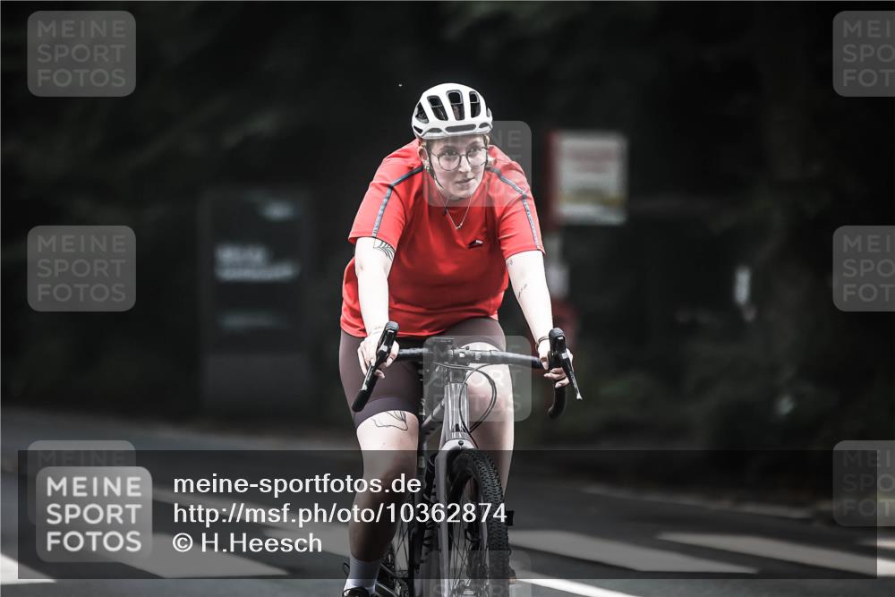 13.09.2026 - Stadtparktriathlon H.Heesch http://msf.ph/oto/10362874 13.09.2026 10:06:35 Radfahren 220, 234, 276, 283, 314 meine-sportfotos.de