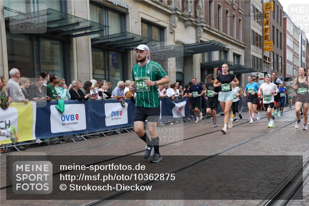 13.09.2026 - 21. swb-Marathon Bremen Strokosch-Dieckow http://msf.ph/oto/10362875 13.09.2026 13:36:41 Ziel 551, 813, 843, 950, 1285, 1641, 1849, 1854, 1991, 2241, 2275, 2531, 2930, 3122, 3541, 3635, 3732, 3787, 3874, 3894, 3909, 3998, 4261, 4335, 4410, 4448, 4932, 4947, 5236, 5355, 5447, 5547, 5577, 5823, 6046, 6056, 6269, 6408, 6431, 6629, 6961, 6966, 7006, 7046, 7398, 7445, 7640, 7937, 8034, 8443, 8458, 8498, 8685, 8839, 9140, 9310, 9317, 9331, 9415, 9589, 9807, 9840, 13077, 164, 372, 900, 1738, 1880, 1936, 2467, 2673, 2692, 2700, 2731, 2819, 2823, 3067, 3585, 3815, 4006, 4050 meine-sportfotos.de