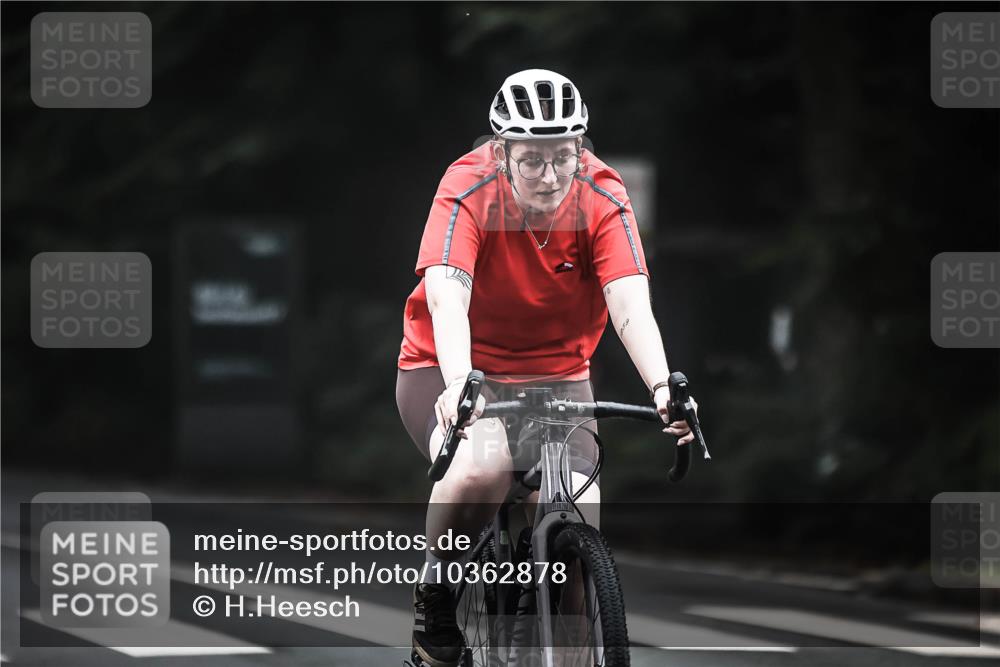 13.09.2026 - Stadtparktriathlon H.Heesch http://msf.ph/oto/10362878 13.09.2026 10:06:36 Radfahren 220, 234, 283, 314 meine-sportfotos.de