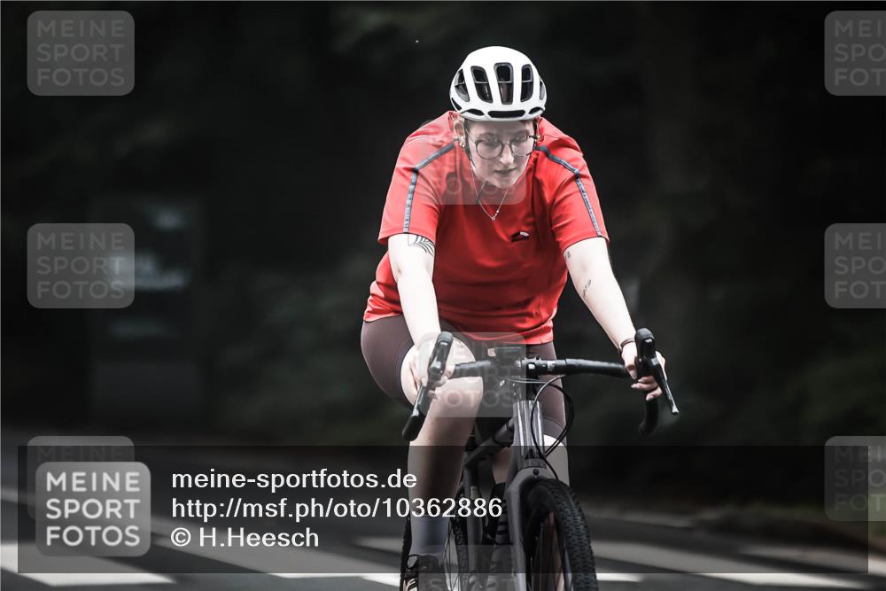 13.09.2026 - Stadtparktriathlon H.Heesch http://msf.ph/oto/10362886 13.09.2026 10:06:36 Radfahren 220, 234, 283, 314 meine-sportfotos.de