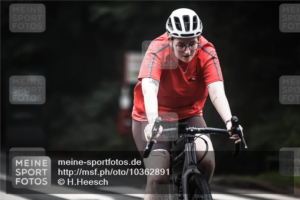 13.09.2026 - Stadtparktriathlon H.Heesch http://msf.ph/oto/10362891 13.09.2026 10:06:36 Radfahren 220, 234, 283, 314 meine-sportfotos.de