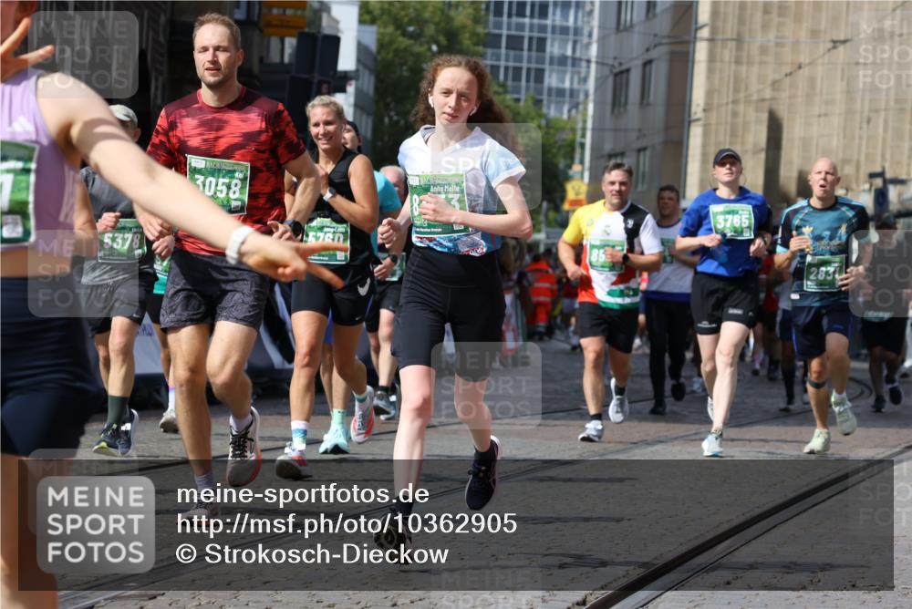13.09.2026 - 21. swb-Marathon Bremen Strokosch-Dieckow http://msf.ph/oto/10362905 13.09.2026 13:34:35 Ziel 682, 911, 1364, 2355, 2464, 3068, 3162, 3214, 3632, 3636, 3984, 4112, 5147, 5265, 5489, 5768, 5852, 6090, 6350, 6405, 7113, 7696, 7746, 7897, 7988, 8870, 9094, 9100, 9402, 9453, 9802, 9905, 10058, 13118, 1210, 1395, 1967, 2525, 2561, 2831, 3052, 3058, 3353, 3380, 3388, 3765, 3842, 5378, 5415, 5694, 5760, 6128, 6168, 6244, 7443, 7833, 8182, 8453, 8493, 8552, 8683, 9038, 9788, 9820, 13180 meine-sportfotos.de