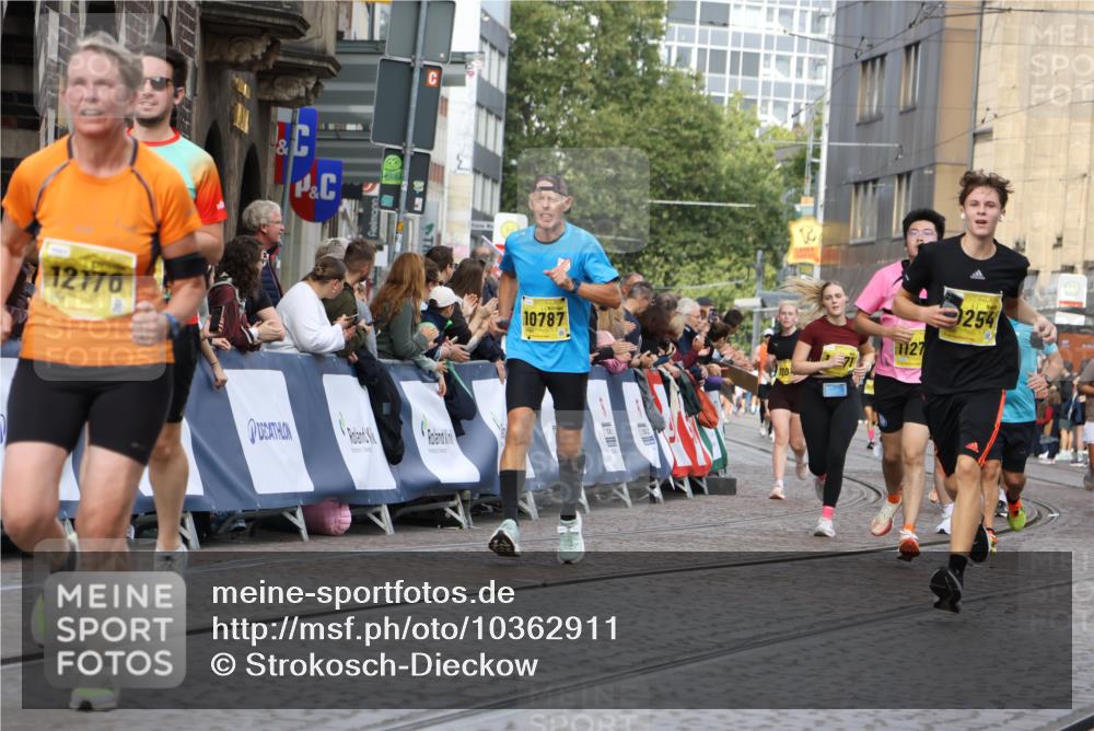 13.09.2026 - 21. swb-Marathon Bremen Strokosch-Dieckow http://msf.ph/oto/10362911 13.09.2026 10:59:00 Ziel 10485, 10832, 10878, 10879, 10948, 11030, 11189, 11228, 11384, 11488, 11743, 11955, 12180, 12237, 12320, 12499, 12505, 10415, 10427, 10668, 11086, 11125, 11301, 11302, 11913, 12015, 12118, 12200, 12297, 12541 meine-sportfotos.de