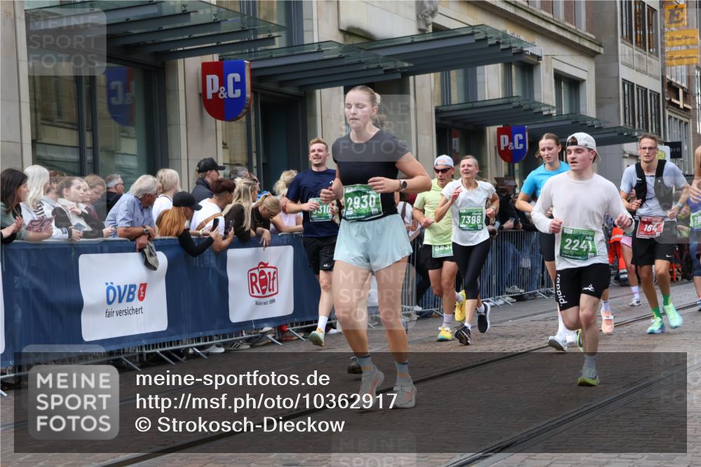 13.09.2026 - 21. swb-Marathon Bremen Strokosch-Dieckow http://msf.ph/oto/10362917 13.09.2026 13:36:42 Ziel 551, 813, 843, 950, 1285, 1641, 1849, 1854, 1991, 2241, 2275, 2531, 2930, 3122, 3541, 3635, 3732, 3787, 3874, 3894, 3909, 3998, 4261, 4335, 4410, 4448, 4932, 4947, 5236, 5355, 5447, 5547, 5577, 6046, 6056, 6269, 6408, 6431, 6629, 6961, 6966, 7006, 7046, 7398, 7445, 7640, 7937, 8034, 8268, 8443, 8458, 8498, 8685, 8839, 9140, 9310, 9317, 9331, 9415, 9589, 9840, 13077, 164, 372, 900, 1738, 1880, 1936, 2467, 2673, 2692, 2700, 2731, 2819, 2823, 3067, 3585, 3815, 4006, 4050 meine-sportfotos.de