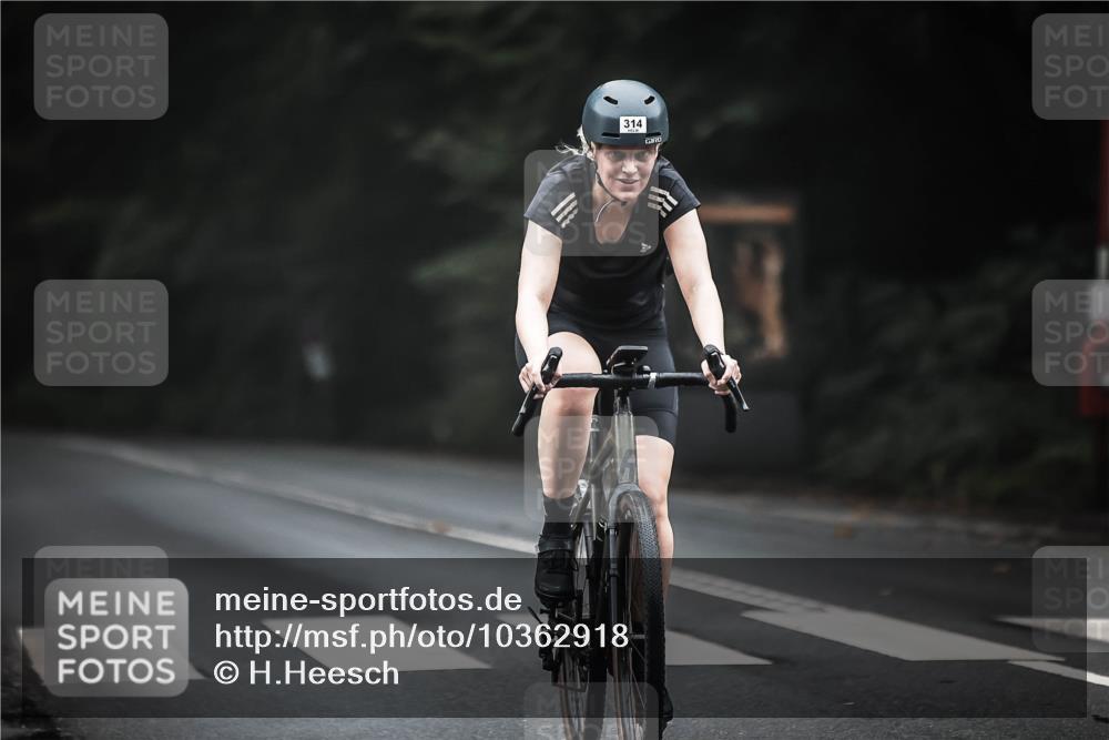 13.09.2026 - Stadtparktriathlon H.Heesch http://msf.ph/oto/10362918 13.09.2026 10:06:40 Radfahren 220, 234, 283, 314 meine-sportfotos.de