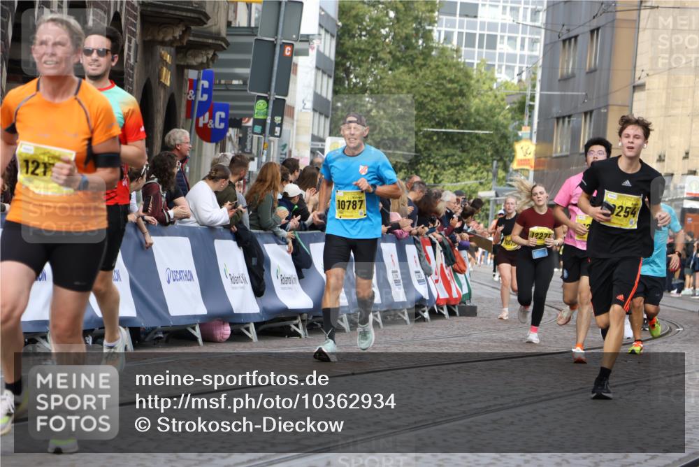 13.09.2026 - 21. swb-Marathon Bremen Strokosch-Dieckow http://msf.ph/oto/10362934 13.09.2026 10:59:00 Ziel 10485, 10832, 10878, 10879, 10948, 11030, 11189, 11228, 11384, 11488, 11743, 11955, 12180, 12237, 12320, 12499, 12505, 10415, 10427, 10668, 11086, 11125, 11301, 11302, 11913, 12015, 12118, 12200, 12297, 12541 meine-sportfotos.de