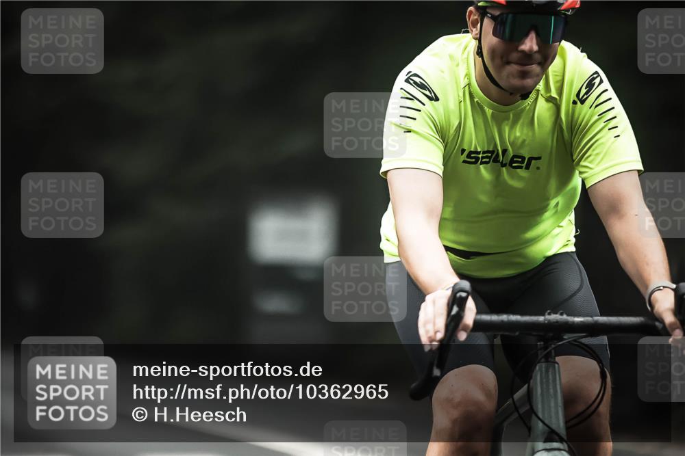 13.09.2026 - Stadtparktriathlon H.Heesch http://msf.ph/oto/10362965 13.09.2026 10:06:53 Radfahren 285, 290, 306, 328 meine-sportfotos.de
