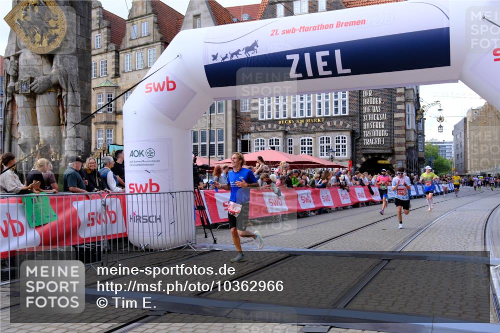 13.09.2026 - 21. swb-Marathon Bremen Tim E. http://msf.ph/oto/10362966 13.09.2026 13:00:36 Ziel 671, 912, 1571, 2683, 5776, 7015, 8689 meine-sportfotos.de
