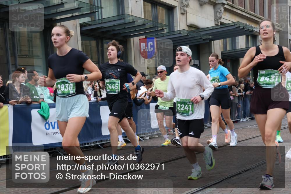 13.09.2026 - 21. swb-Marathon Bremen Strokosch-Dieckow http://msf.ph/oto/10362971 13.09.2026 13:36:43 Ziel 551, 813, 843, 950, 1285, 1641, 1849, 1854, 1991, 2241, 2275, 2531, 2930, 3122, 3541, 3635, 3732, 3787, 3874, 3894, 3909, 3998, 4261, 4335, 4410, 4448, 4932, 4947, 5236, 5355, 5547, 5577, 6046, 6056, 6269, 6408, 6431, 6629, 6961, 6966, 7006, 7046, 7398, 7445, 7640, 7937, 8034, 8268, 8443, 8458, 8498, 8839, 9140, 9310, 9317, 9331, 9415, 9589, 9840, 13077, 164, 372, 813, 900, 1738, 1880, 1936, 2467, 2673, 2692, 2700, 2731, 2819, 2823, 3067, 3585, 3635, 3815, 4006, 4050 meine-sportfotos.de