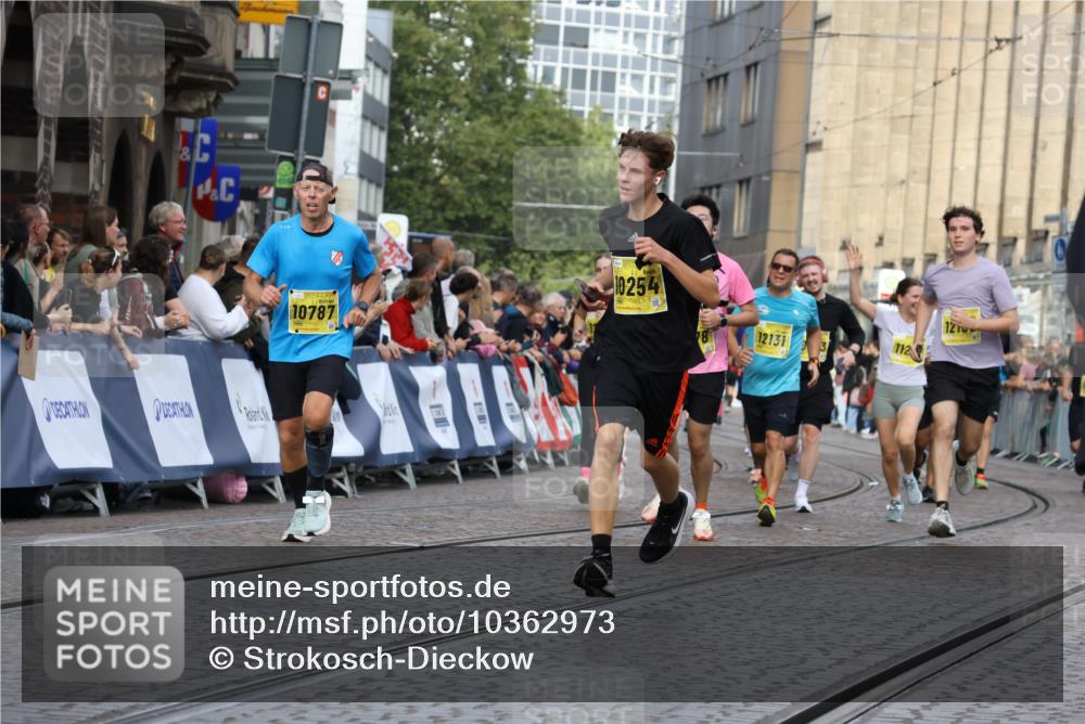 13.09.2026 - 21. swb-Marathon Bremen Strokosch-Dieckow http://msf.ph/oto/10362973 13.09.2026 10:59:01 Ziel 10485, 10832, 10878, 10879, 10948, 11030, 11189, 11228, 11488, 11743, 11955, 12180, 12237, 12320, 12499, 12505, 10415, 10427, 10492, 10668, 11086, 11125, 11301, 11302, 11913, 12118, 12200, 12297, 12541 meine-sportfotos.de