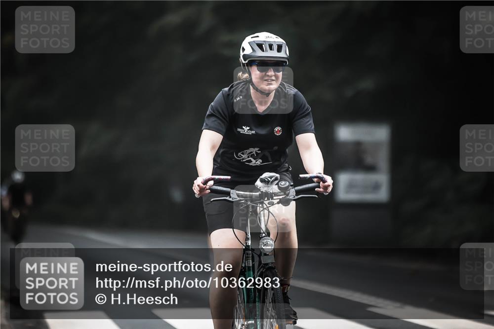 13.09.2026 - Stadtparktriathlon H.Heesch http://msf.ph/oto/10362983 13.09.2026 10:06:57 Radfahren 217, 285, 290, 306, 328 meine-sportfotos.de