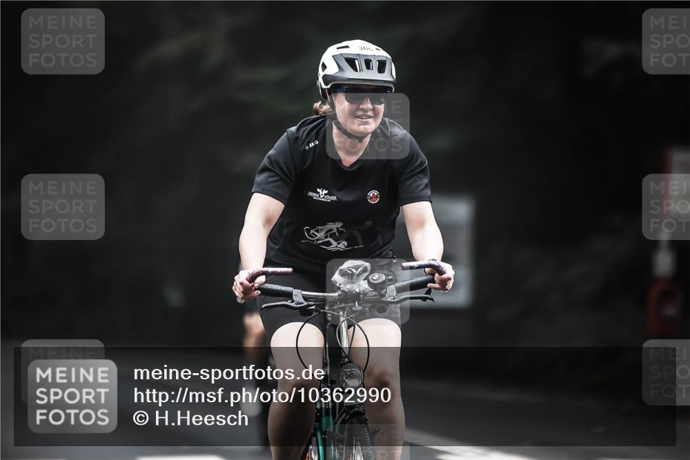 13.09.2026 - Stadtparktriathlon H.Heesch http://msf.ph/oto/10362990 13.09.2026 10:06:57 Radfahren 217, 285, 290, 306, 328 meine-sportfotos.de