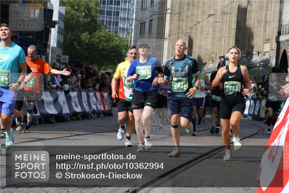 13.09.2026 - 21. swb-Marathon Bremen Strokosch-Dieckow http://msf.ph/oto/10362994 13.09.2026 13:34:36 Ziel 682, 911, 1307, 1364, 2355, 2464, 3068, 3162, 3214, 3632, 3636, 3984, 4112, 5147, 5265, 5489, 5768, 5852, 6090, 6350, 6405, 7113, 7696, 7746, 7897, 7988, 8870, 9094, 9100, 9402, 9453, 9802, 9905, 10058, 13112, 13118, 1210, 1395, 1967, 2525, 2561, 2831, 3052, 3058, 3181, 3353, 3380, 3388, 3765, 3842, 5378, 5415, 5684, 5694, 5760, 6128, 6168, 6244, 7443, 7462, 7833, 8155, 8182, 8493, 8552, 8683, 9038, 9788, 9820, 13180 meine-sportfotos.de