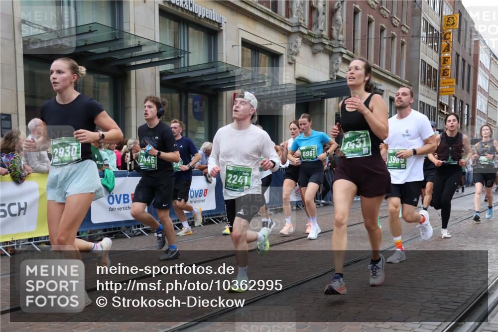 13.09.2026 - 21. swb-Marathon Bremen Strokosch-Dieckow http://msf.ph/oto/10362995 13.09.2026 13:36:44 Ziel 551, 843, 950, 1285, 1641, 1849, 1854, 1991, 2241, 2275, 2531, 2930, 3122, 3333, 3541, 3732, 3787, 3874, 3894, 3909, 3998, 4261, 4335, 4410, 4448, 4932, 4947, 5236, 5355, 5547, 5577, 6046, 6056, 6269, 6408, 6431, 6629, 6961, 6966, 7006, 7046, 7398, 7445, 7640, 7937, 8034, 8268, 8443, 8458, 8498, 8839, 9140, 9310, 9317, 9331, 9415, 9589, 9701, 9840, 13077, 164, 372, 813, 900, 1738, 1880, 1936, 2467, 2673, 2692, 2700, 2731, 2819, 2823, 3067, 3585, 3635, 3815, 4006, 4050 meine-sportfotos.de