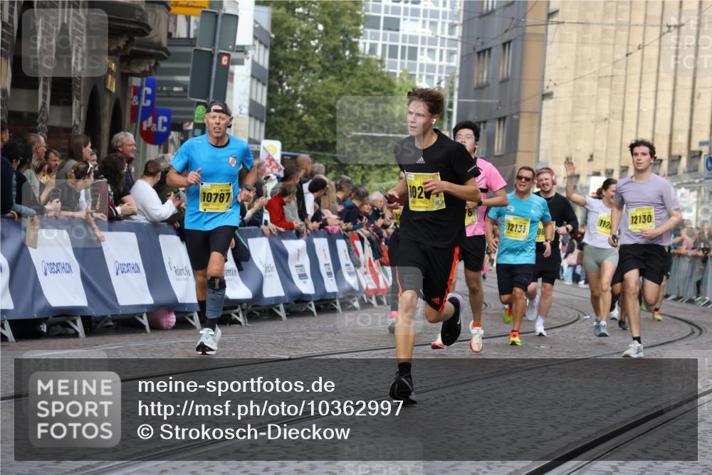 13.09.2026 - 21. swb-Marathon Bremen Strokosch-Dieckow http://msf.ph/oto/10362997 13.09.2026 10:59:01 Ziel 10485, 10832, 10878, 10879, 10948, 11030, 11189, 11228, 11488, 11743, 11955, 12180, 12237, 12320, 12499, 12505, 10415, 10427, 10492, 10668, 11086, 11125, 11301, 11302, 11913, 12118, 12200, 12297, 12541 meine-sportfotos.de