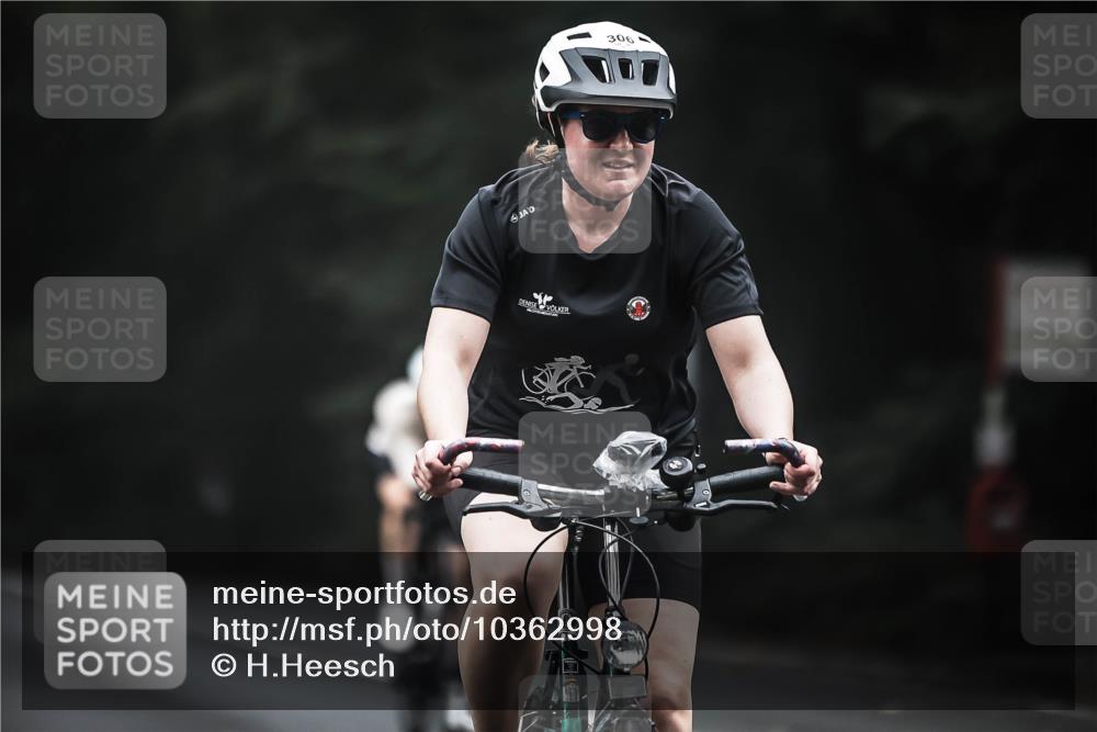 13.09.2026 - Stadtparktriathlon H.Heesch http://msf.ph/oto/10362998 13.09.2026 10:06:57 Radfahren 217, 285, 290, 306, 328 meine-sportfotos.de