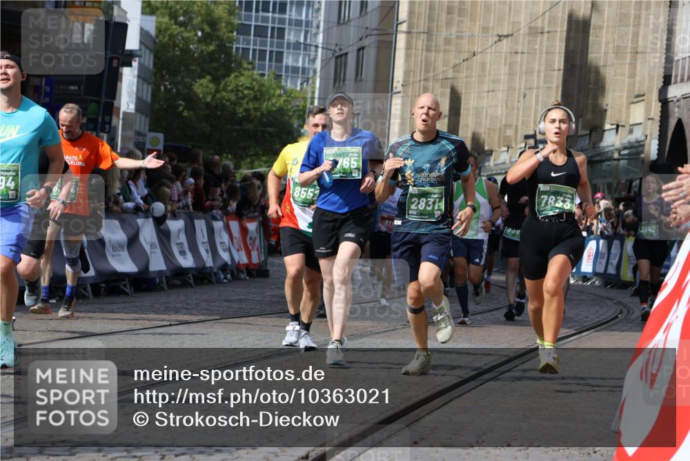 13.09.2026 - 21. swb-Marathon Bremen Strokosch-Dieckow http://msf.ph/oto/10363021 13.09.2026 13:34:36 Ziel 682, 911, 1307, 1364, 2355, 2464, 3068, 3162, 3214, 3632, 3636, 3984, 4112, 5147, 5265, 5489, 5768, 5852, 6090, 6350, 6405, 7113, 7696, 7746, 7897, 7988, 8870, 9094, 9100, 9402, 9453, 9802, 9905, 10058, 13112, 13118, 1210, 1395, 1967, 2525, 2561, 2831, 3052, 3058, 3181, 3353, 3380, 3388, 3765, 3842, 5378, 5415, 5684, 5694, 5760, 6128, 6168, 6244, 7443, 7462, 7833, 8155, 8182, 8493, 8552, 8683, 9038, 9788, 9820, 13180 meine-sportfotos.de