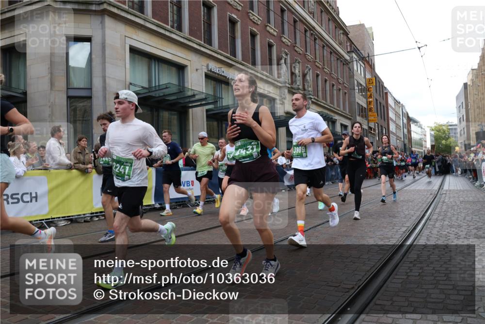13.09.2026 - 21. swb-Marathon Bremen Strokosch-Dieckow http://msf.ph/oto/10363036 13.09.2026 13:36:44 Ziel 551, 843, 950, 1285, 1641, 1849, 1854, 1991, 2241, 2275, 2531, 2930, 3122, 3333, 3541, 3732, 3787, 3874, 3894, 3909, 3998, 4261, 4335, 4410, 4448, 4932, 4947, 5236, 5355, 5547, 5577, 6046, 6056, 6269, 6408, 6431, 6629, 6961, 6966, 7006, 7046, 7398, 7445, 7640, 7937, 8034, 8268, 8443, 8458, 8498, 8839, 9140, 9310, 9317, 9331, 9415, 9589, 9701, 9840, 13077, 164, 372, 813, 900, 1738, 1880, 1936, 2467, 2673, 2692, 2700, 2731, 2819, 2823, 3067, 3585, 3635, 3815, 4006, 4050 meine-sportfotos.de
