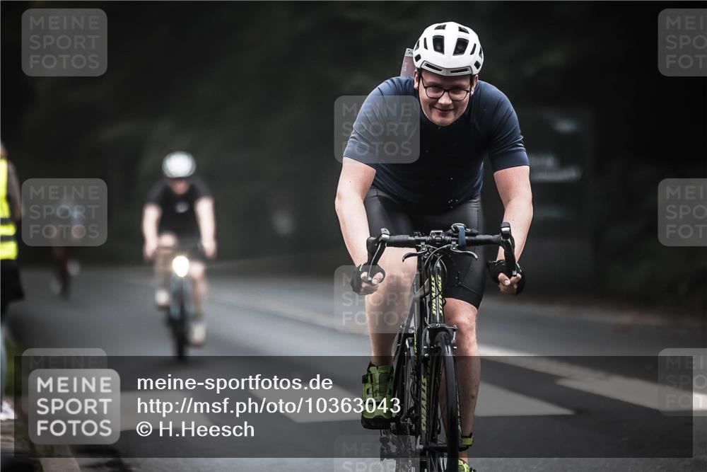 13.09.2026 - Stadtparktriathlon H.Heesch http://msf.ph/oto/10363043 13.09.2026 10:07:03 Radfahren 217, 284, 304, 328, 339 meine-sportfotos.de