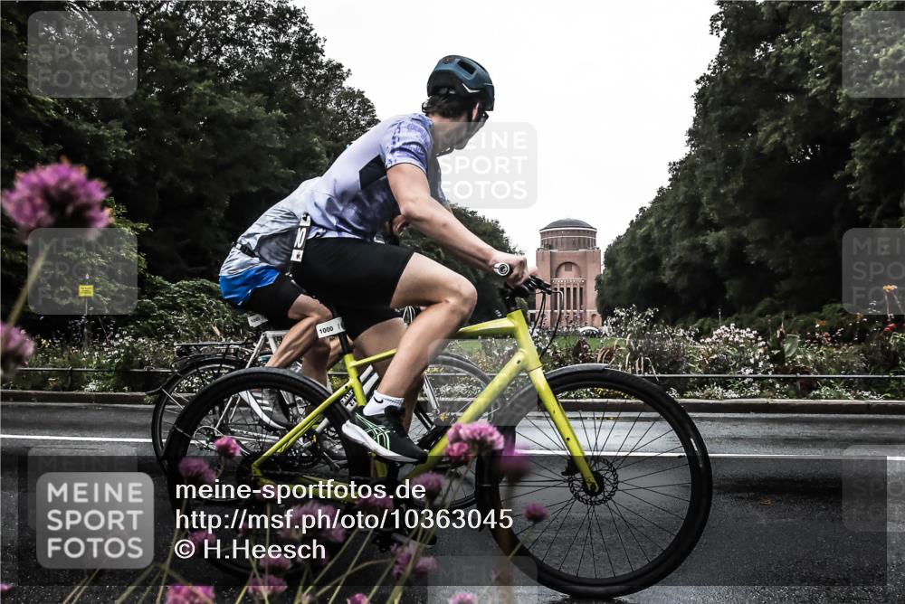 13.09.2026 - Stadtparktriathlon H.Heesch http://msf.ph/oto/10363045 13.09.2026 12:26:43 Radfahren 972, 1000, 1037, 1062, 1063, 1178 meine-sportfotos.de