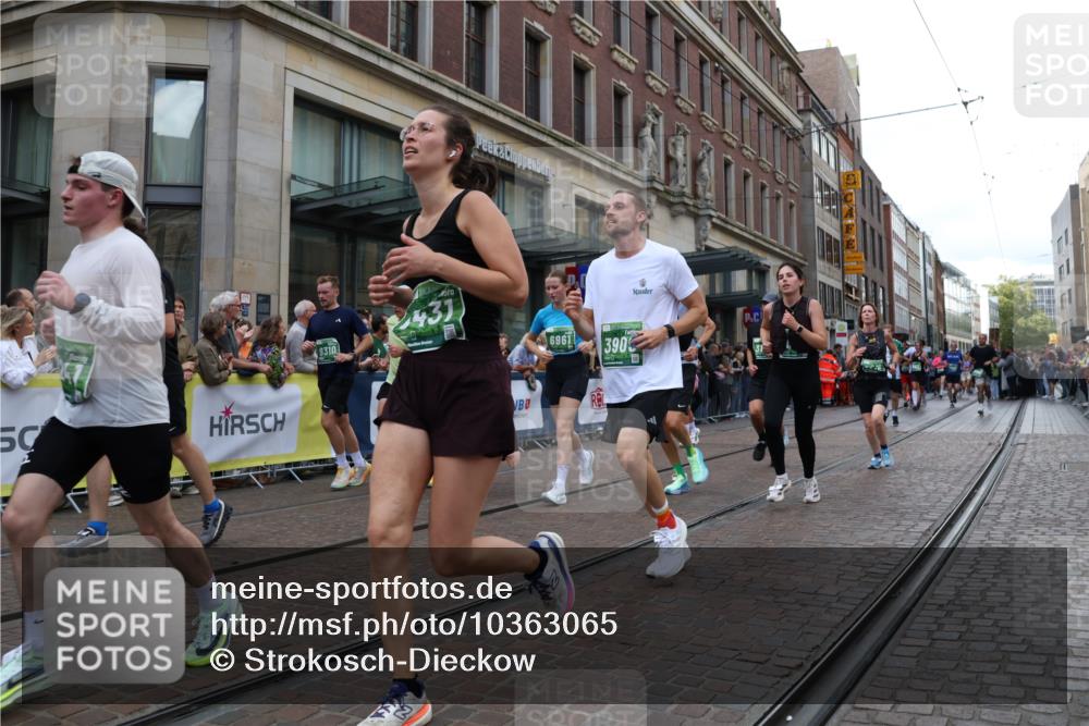 13.09.2026 - 21. swb-Marathon Bremen Strokosch-Dieckow http://msf.ph/oto/10363065 13.09.2026 13:36:45 Ziel 551, 843, 950, 1285, 1641, 1849, 1854, 1991, 2241, 2275, 2531, 2930, 3122, 3333, 3541, 3732, 3787, 3874, 3894, 3909, 3998, 4261, 4410, 4448, 4932, 4947, 5236, 5355, 5547, 5577, 6046, 6056, 6269, 6408, 6431, 6629, 6947, 6961, 6966, 7006, 7046, 7398, 7445, 7937, 8034, 8268, 8443, 8458, 8498, 8839, 9140, 9310, 9317, 9331, 9415, 9589, 9701, 9840, 13077, 164, 372, 813, 843, 900, 1738, 1880, 1936, 2467, 2673, 2692, 2700, 2731, 2819, 2823, 3067, 3585, 3635, 3815, 3998, 4006, 4050 meine-sportfotos.de
