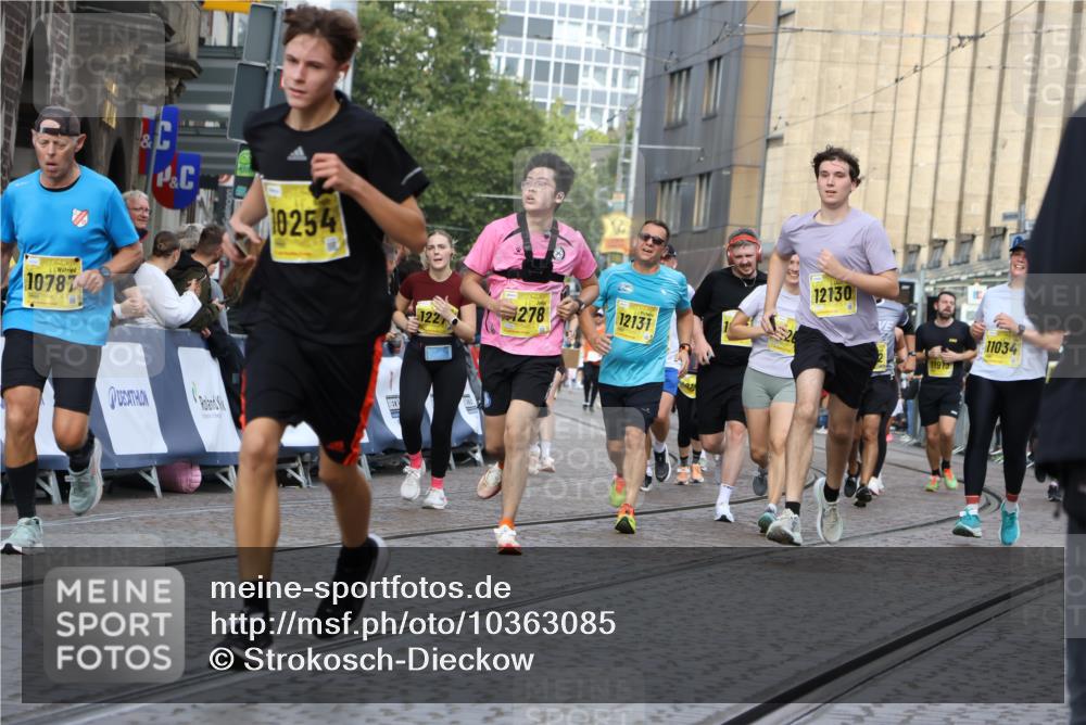 13.09.2026 - 21. swb-Marathon Bremen Strokosch-Dieckow http://msf.ph/oto/10363085 13.09.2026 10:59:02 Ziel 10254, 10485, 10794, 10832, 10878, 10879, 10948, 11030, 11189, 11228, 11488, 11743, 11955, 12176, 12237, 12320, 12499, 12505, 10415, 10492, 10668, 11086, 11125, 11301, 11302, 11500, 11913, 12118, 12200, 12297, 12541 meine-sportfotos.de