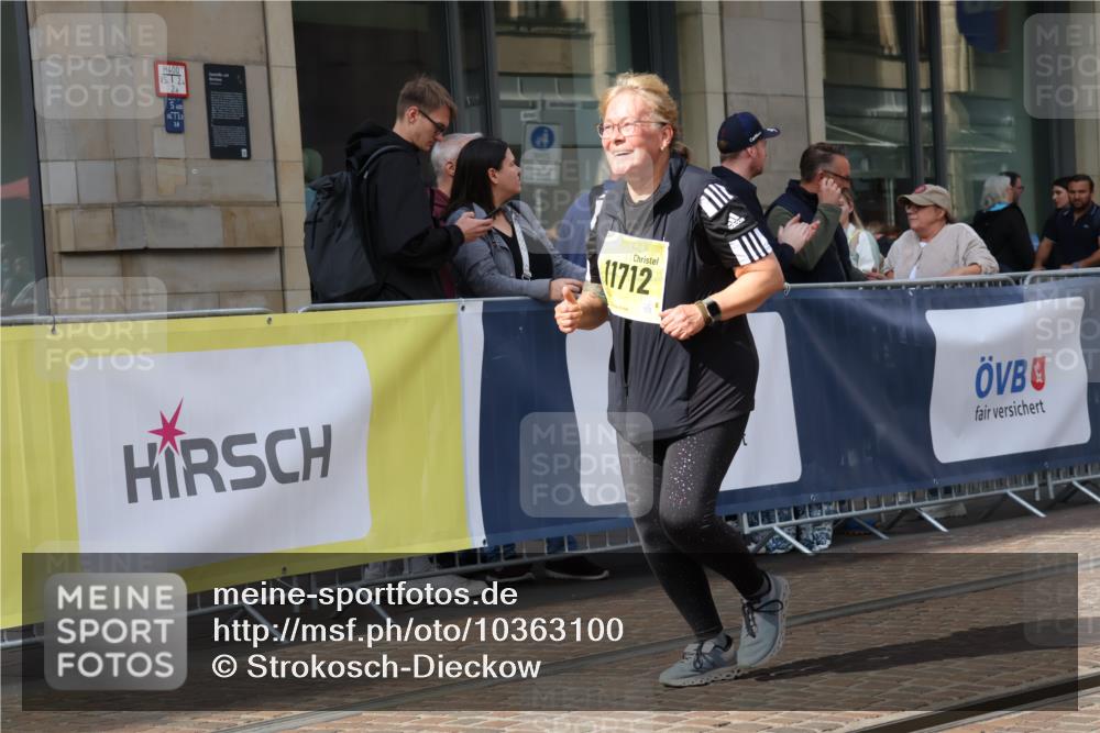 13.09.2026 - 21. swb-Marathon Bremen Strokosch-Dieckow http://msf.ph/oto/10363100 13.09.2026 11:24:02 Ziel 11712, 10292, 10413, 10970 meine-sportfotos.de