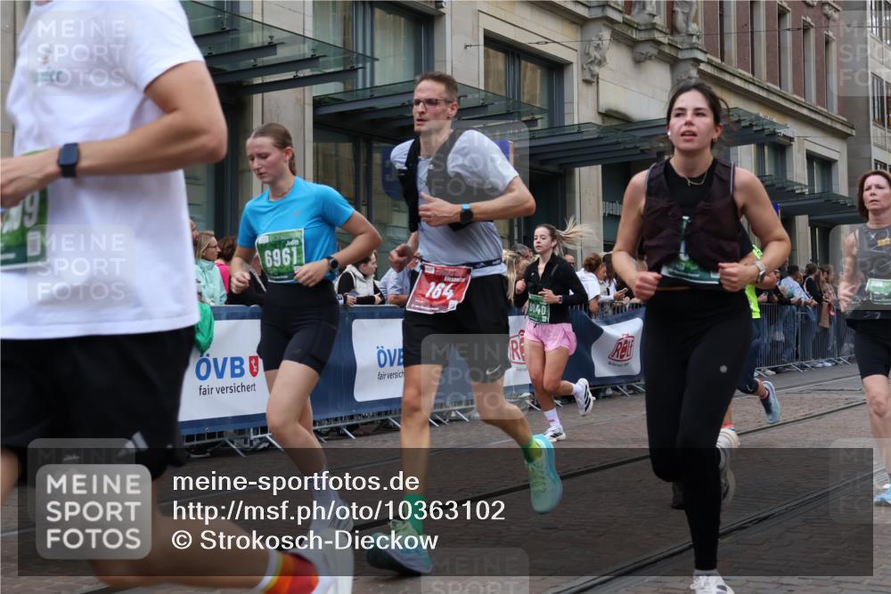 13.09.2026 - 21. swb-Marathon Bremen Strokosch-Dieckow http://msf.ph/oto/10363102 13.09.2026 13:36:45 Ziel 551, 843, 950, 1285, 1641, 1849, 1854, 1991, 2241, 2275, 2531, 2930, 3122, 3333, 3541, 3732, 3787, 3874, 3894, 3909, 3998, 4261, 4410, 4448, 4932, 4947, 5236, 5355, 5547, 5577, 6046, 6056, 6269, 6408, 6431, 6629, 6947, 6961, 6966, 7006, 7046, 7398, 7445, 7937, 8034, 8268, 8443, 8458, 8498, 8839, 9140, 9310, 9317, 9331, 9415, 9589, 9701, 9840, 13077, 164, 372, 813, 843, 900, 1738, 1880, 1936, 2467, 2673, 2692, 2700, 2731, 2819, 2823, 3067, 3585, 3635, 3815, 3998, 4006, 4050 meine-sportfotos.de