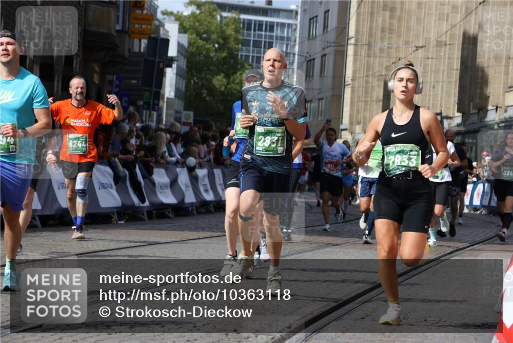 13.09.2026 - 21. swb-Marathon Bremen Strokosch-Dieckow http://msf.ph/oto/10363118 13.09.2026 13:34:37 Ziel 682, 911, 1307, 1364, 2355, 2464, 3068, 3162, 3214, 3632, 3636, 3984, 4112, 5147, 5265, 5489, 5566, 5768, 5852, 6090, 6255, 6350, 6405, 7113, 7696, 7746, 7897, 7988, 8870, 9094, 9100, 9402, 9453, 9802, 9905, 10058, 13112, 13118, 1210, 1967, 2525, 2561, 2831, 3181, 3353, 3380, 3765, 3842, 5378, 5415, 5684, 5694, 6128, 6168, 6244, 7443, 7462, 8155, 8182, 8493, 8552, 8683, 9038, 9788, 9820, 13180 meine-sportfotos.de