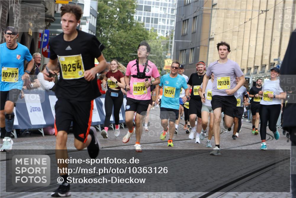 13.09.2026 - 21. swb-Marathon Bremen Strokosch-Dieckow http://msf.ph/oto/10363126 13.09.2026 10:59:02 Ziel 10254, 10485, 10794, 10832, 10878, 10879, 10948, 11030, 11189, 11228, 11488, 11743, 11955, 12176, 12237, 12320, 12499, 12505, 10415, 10492, 10668, 11086, 11125, 11301, 11302, 11500, 11913, 12118, 12200, 12297, 12541 meine-sportfotos.de