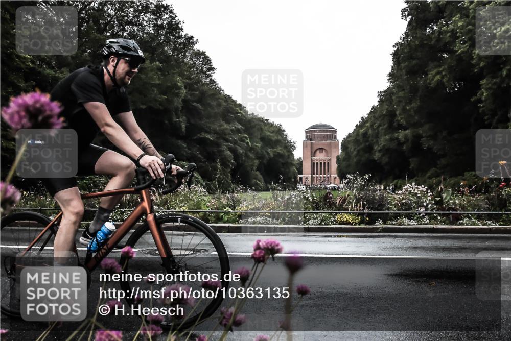 13.09.2026 - Stadtparktriathlon H.Heesch http://msf.ph/oto/10363135 13.09.2026 12:27:25 Radfahren 1033, 1077, 1169 meine-sportfotos.de