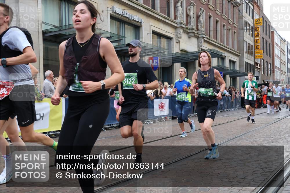 13.09.2026 - 21. swb-Marathon Bremen Strokosch-Dieckow http://msf.ph/oto/10363144 13.09.2026 13:36:46 Ziel 551, 950, 1285, 1641, 1849, 1854, 1991, 2241, 2275, 2531, 2930, 3122, 3333, 3541, 3732, 3787, 3874, 3894, 3909, 4261, 4410, 4448, 4932, 4947, 5236, 5355, 5547, 5577, 6046, 6056, 6269, 6408, 6431, 6629, 6947, 6961, 7006, 7046, 7398, 7445, 7937, 8034, 8268, 8443, 8458, 8498, 8839, 9140, 9310, 9317, 9331, 9415, 9589, 9701, 9840, 13077, 164, 372, 551, 813, 843, 900, 1738, 1880, 1936, 2467, 2673, 2700, 2731, 2819, 2823, 3067, 3541, 3585, 3635, 3815, 3874, 3998, 4006, 4050 meine-sportfotos.de