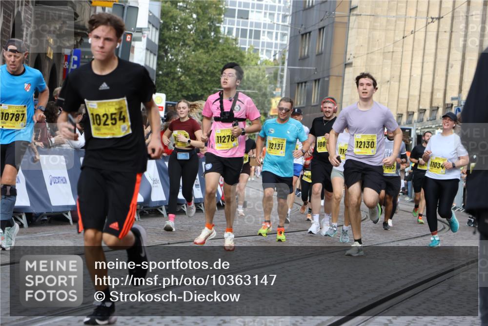 13.09.2026 - 21. swb-Marathon Bremen Strokosch-Dieckow http://msf.ph/oto/10363147 13.09.2026 10:59:02 Ziel 10254, 10485, 10794, 10832, 10878, 10879, 10948, 11030, 11189, 11228, 11488, 11743, 11955, 12176, 12237, 12320, 12499, 12505, 10415, 10492, 10668, 11086, 11125, 11301, 11302, 11500, 11913, 12118, 12200, 12297, 12541 meine-sportfotos.de