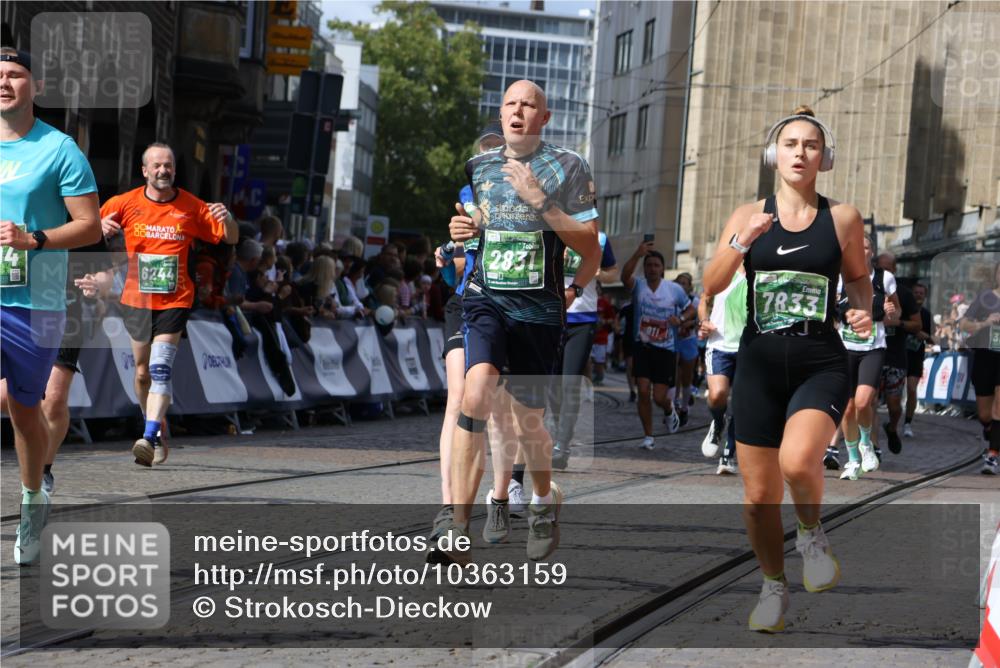 13.09.2026 - 21. swb-Marathon Bremen Strokosch-Dieckow http://msf.ph/oto/10363159 13.09.2026 13:34:37 Ziel 682, 911, 1307, 1364, 2355, 2464, 3068, 3162, 3214, 3632, 3636, 3984, 4112, 5147, 5265, 5489, 5566, 5768, 5852, 6090, 6255, 6350, 6405, 7113, 7696, 7746, 7897, 7988, 8870, 9094, 9100, 9402, 9453, 9802, 9905, 10058, 13112, 13118, 1210, 1967, 2525, 2561, 2831, 3181, 3353, 3380, 3765, 3842, 5378, 5415, 5684, 5694, 6128, 6168, 6244, 7443, 7462, 8155, 8182, 8493, 8552, 8683, 9038, 9788, 9820, 13180 meine-sportfotos.de