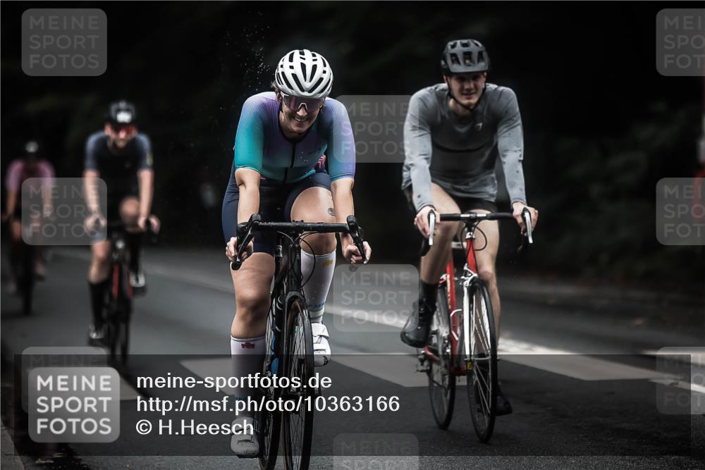 13.09.2026 - Stadtparktriathlon H.Heesch http://msf.ph/oto/10363166 13.09.2026 13:10:33 Radfahren 1193, 1204, 1363, 1380, 1389, 1393, 1411 meine-sportfotos.de