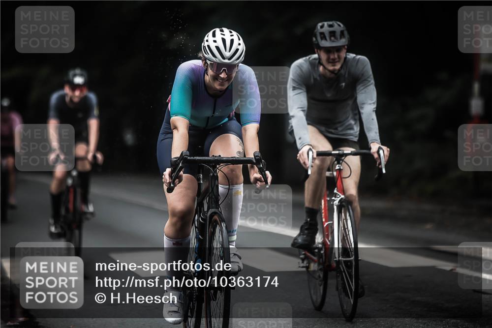 13.09.2026 - Stadtparktriathlon H.Heesch http://msf.ph/oto/10363174 13.09.2026 13:10:33 Radfahren 1193, 1204, 1363, 1380, 1389, 1393, 1411 meine-sportfotos.de