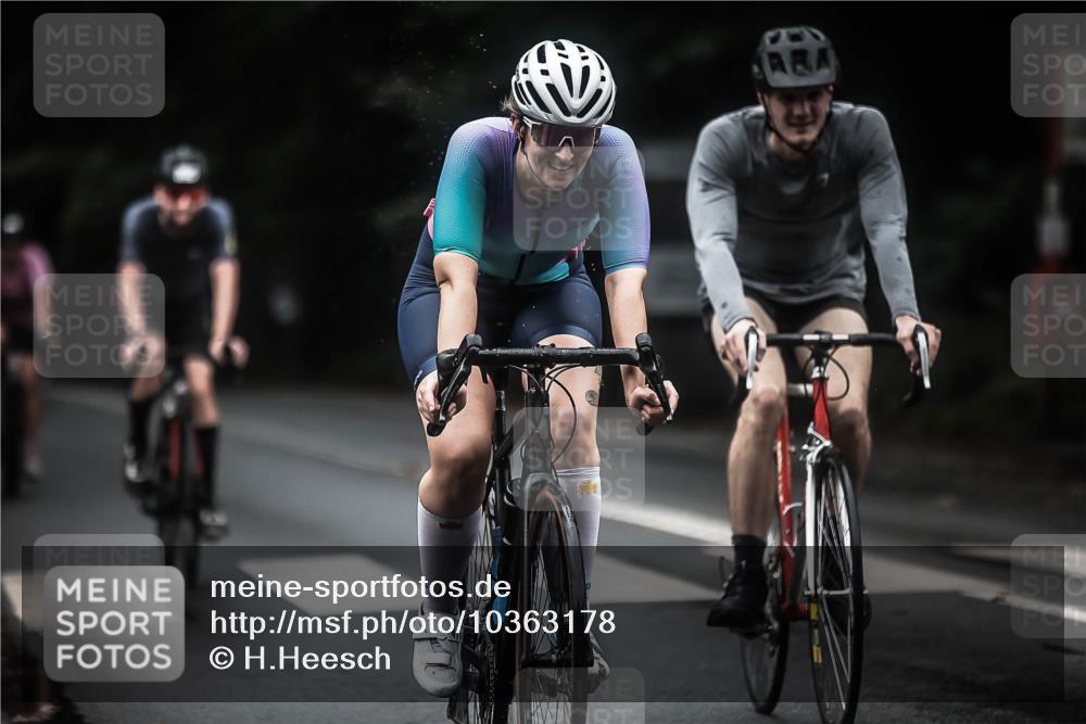 13.09.2026 - Stadtparktriathlon H.Heesch http://msf.ph/oto/10363178 13.09.2026 13:10:33 Radfahren 1193, 1204, 1363, 1380, 1389, 1393, 1411 meine-sportfotos.de