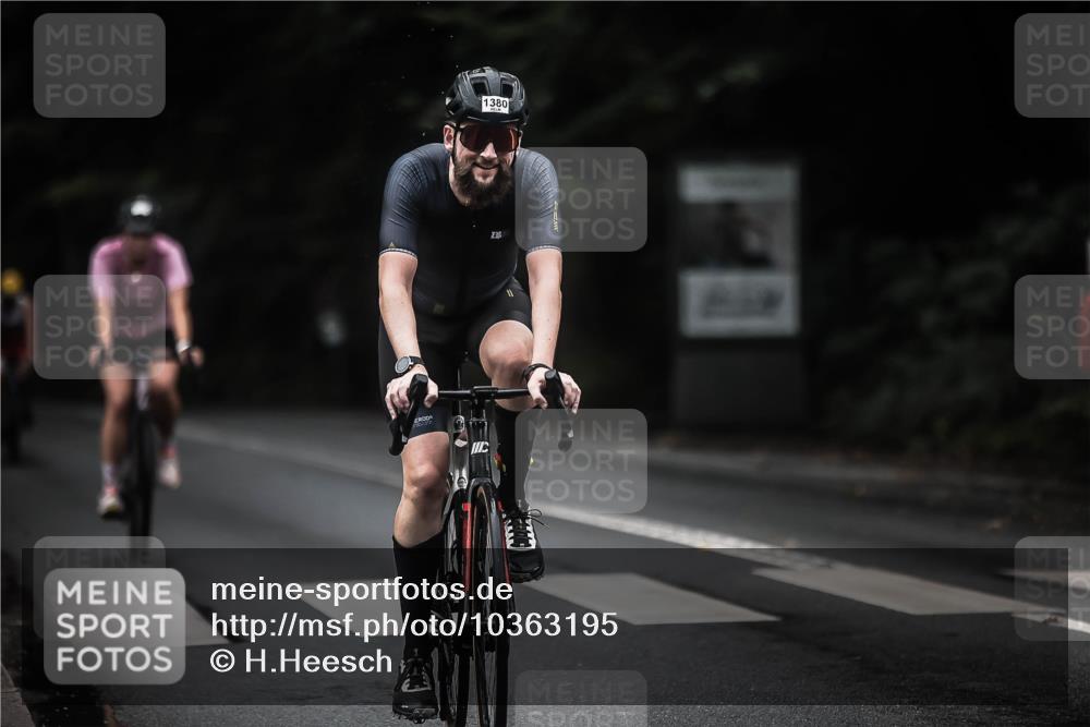 13.09.2026 - Stadtparktriathlon H.Heesch http://msf.ph/oto/10363195 13.09.2026 13:10:34 Radfahren 1193, 1204, 1363, 1380, 1389, 1393, 1411 meine-sportfotos.de