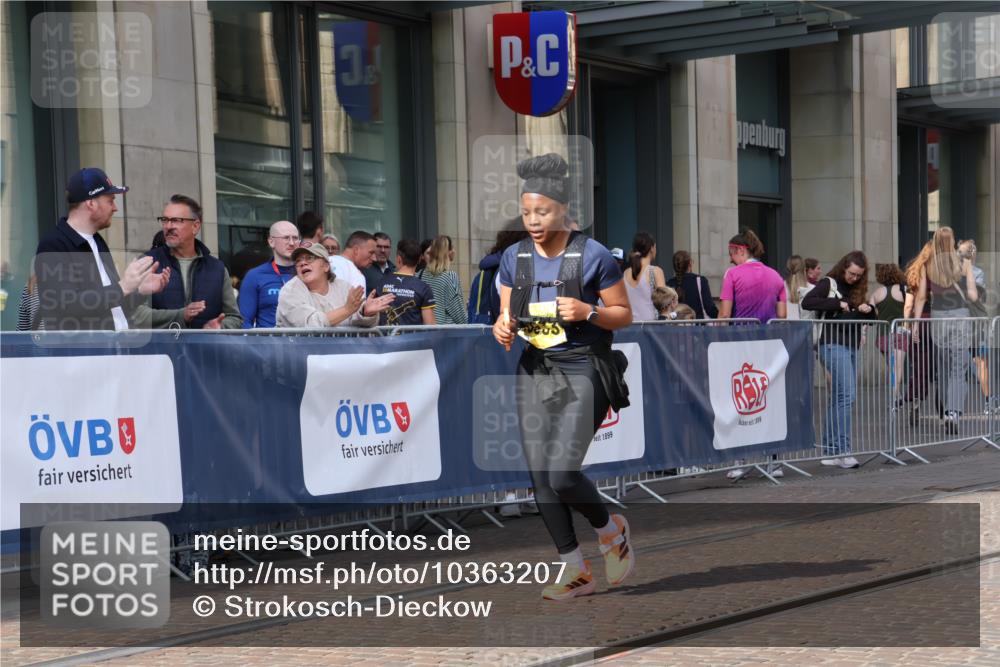 13.09.2026 - 21. swb-Marathon Bremen Strokosch-Dieckow http://msf.ph/oto/10363207 13.09.2026 11:25:06 Ziel 10533, 10732, 12471 meine-sportfotos.de
